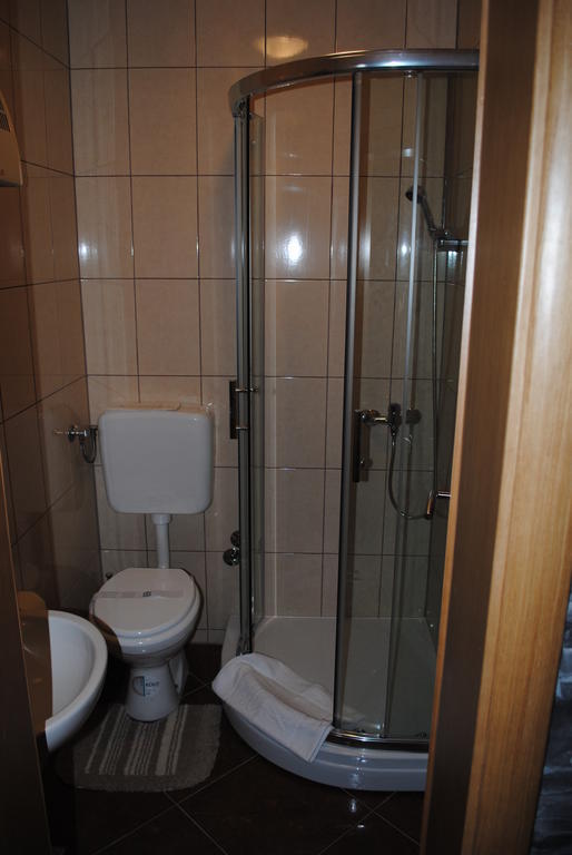 Hotel Gacka Otocac Ngoại thất bức ảnh