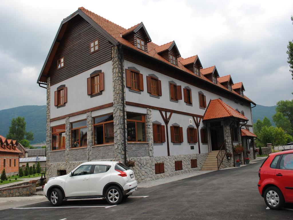 Hotel Gacka Otocac Ngoại thất bức ảnh