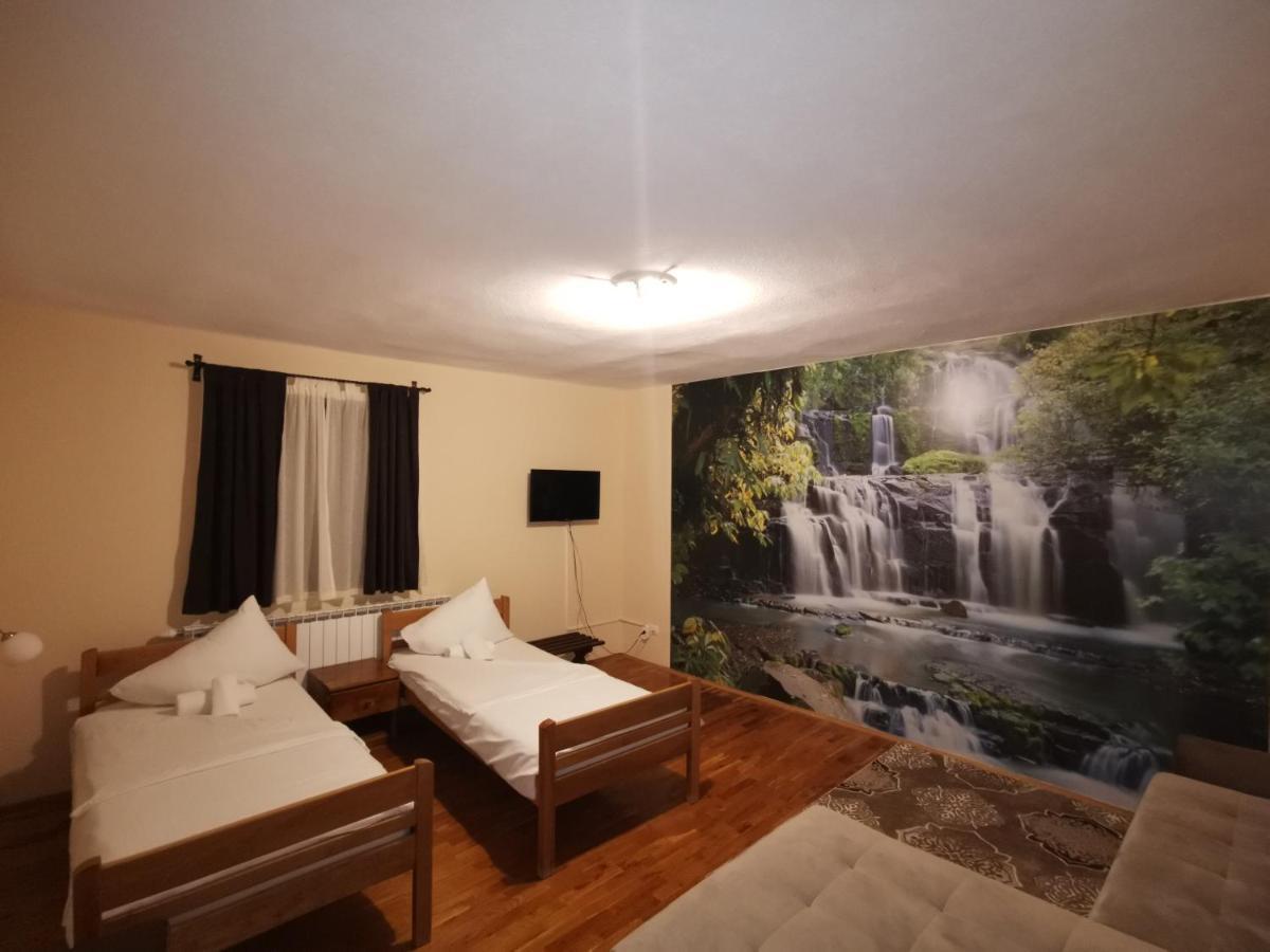 Hotel Gacka Otocac Ngoại thất bức ảnh