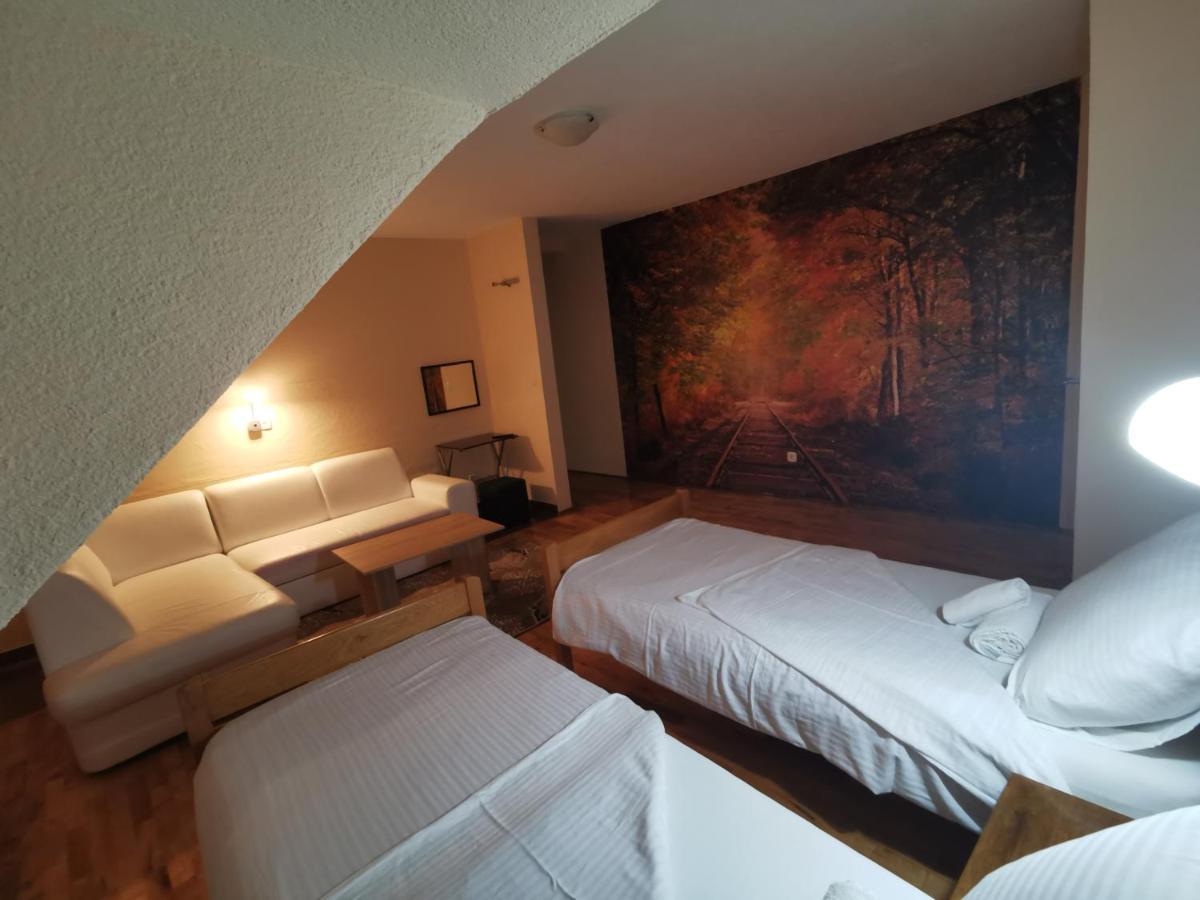 Hotel Gacka Otocac Ngoại thất bức ảnh