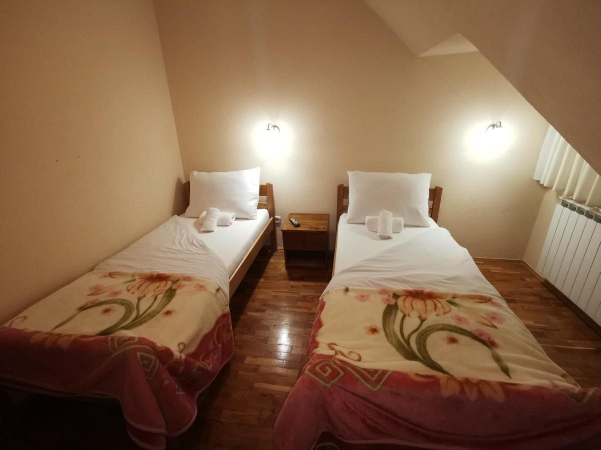 Hotel Gacka Otocac Ngoại thất bức ảnh