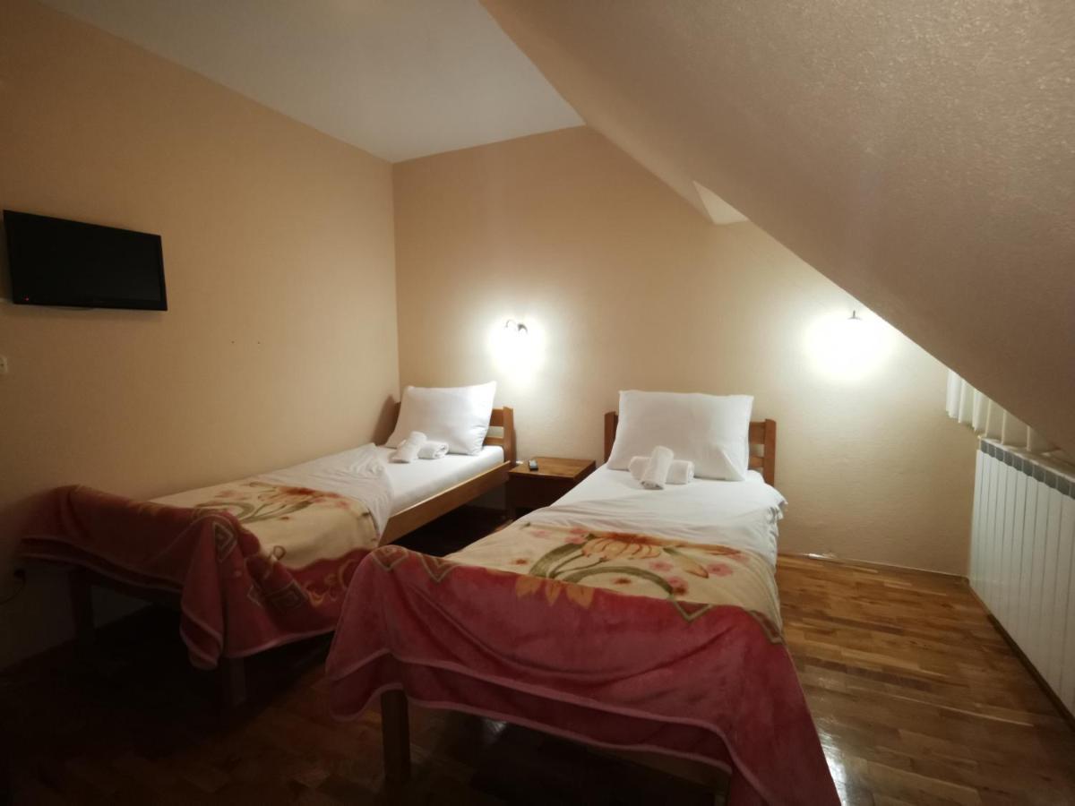 Hotel Gacka Otocac Ngoại thất bức ảnh